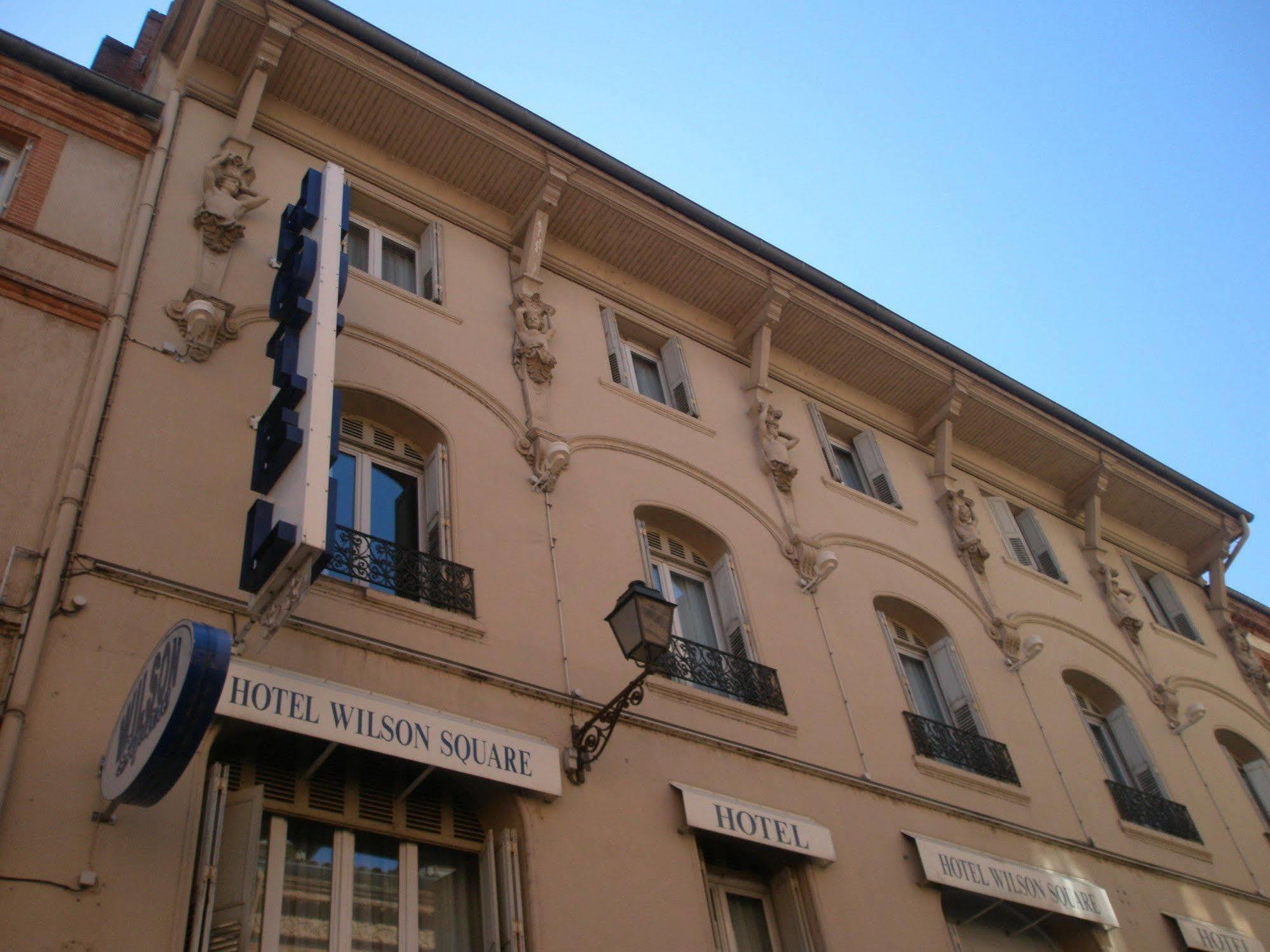 Wilson Square Hotel 2*